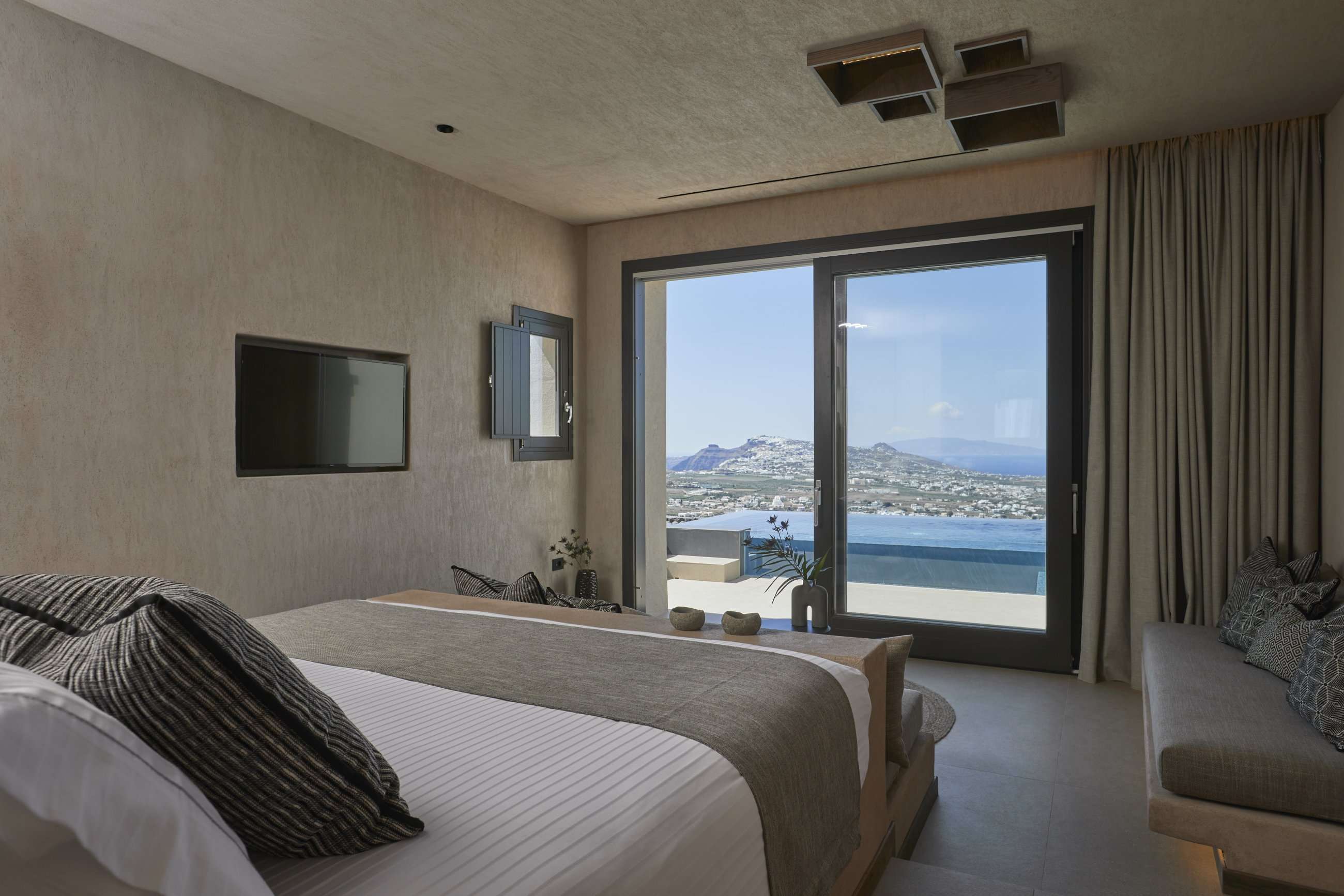 North-Santorini-Honeymoon-Suite