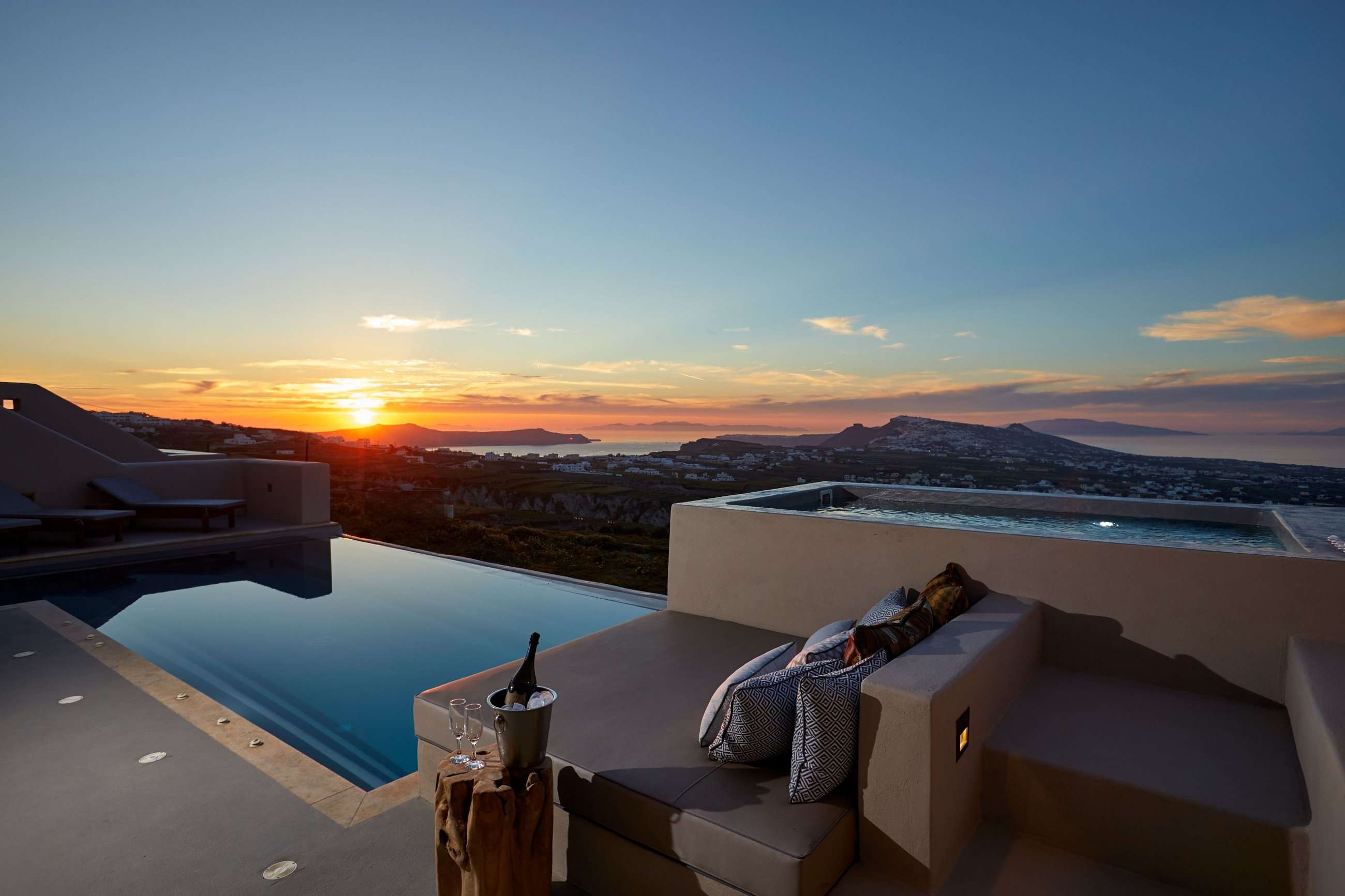 North Santorini - Luxury Villas - With Private Pool & Heated Plunge Pool