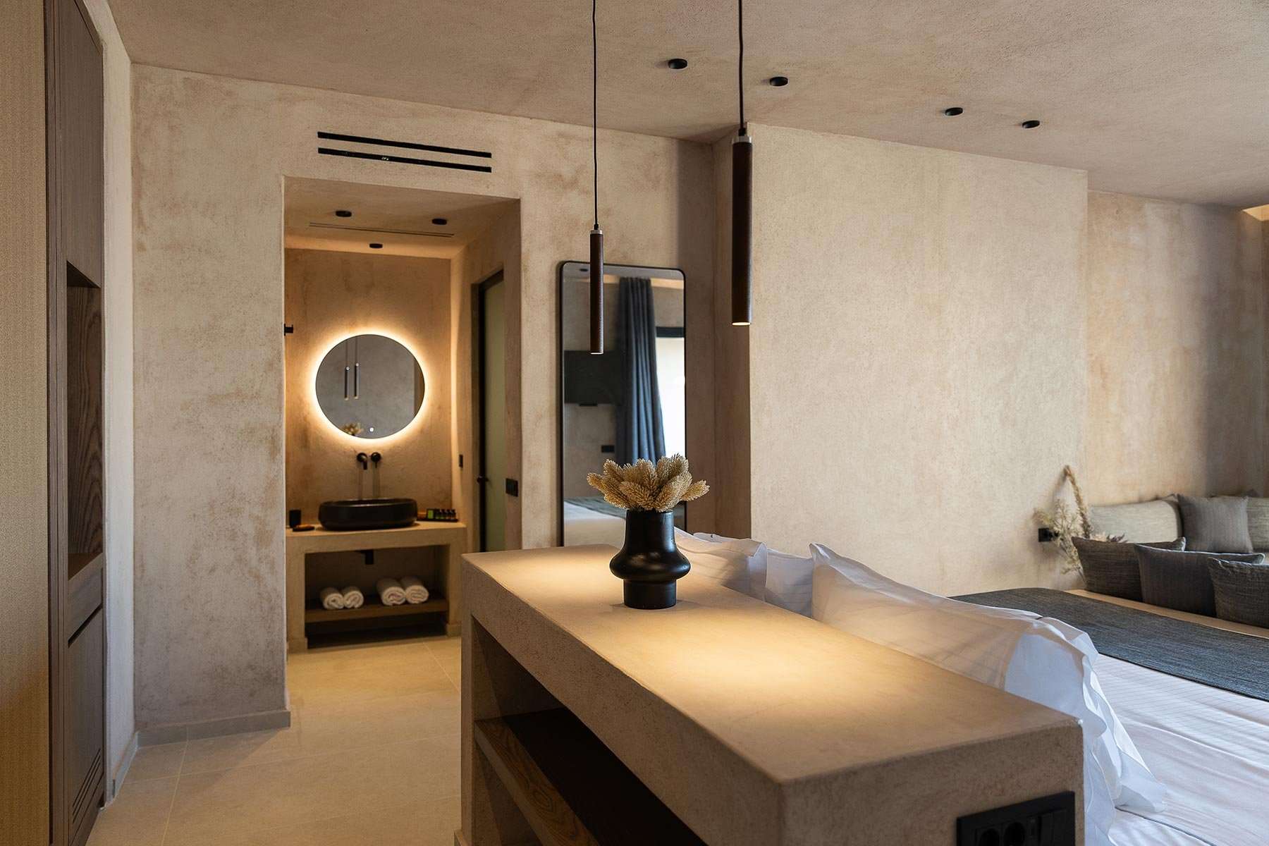 Obsidian Suite with Private Heated Pool